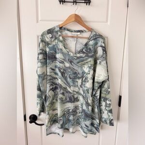 Zenana Marble Print V-Neck Long Sleeve Top – Size L